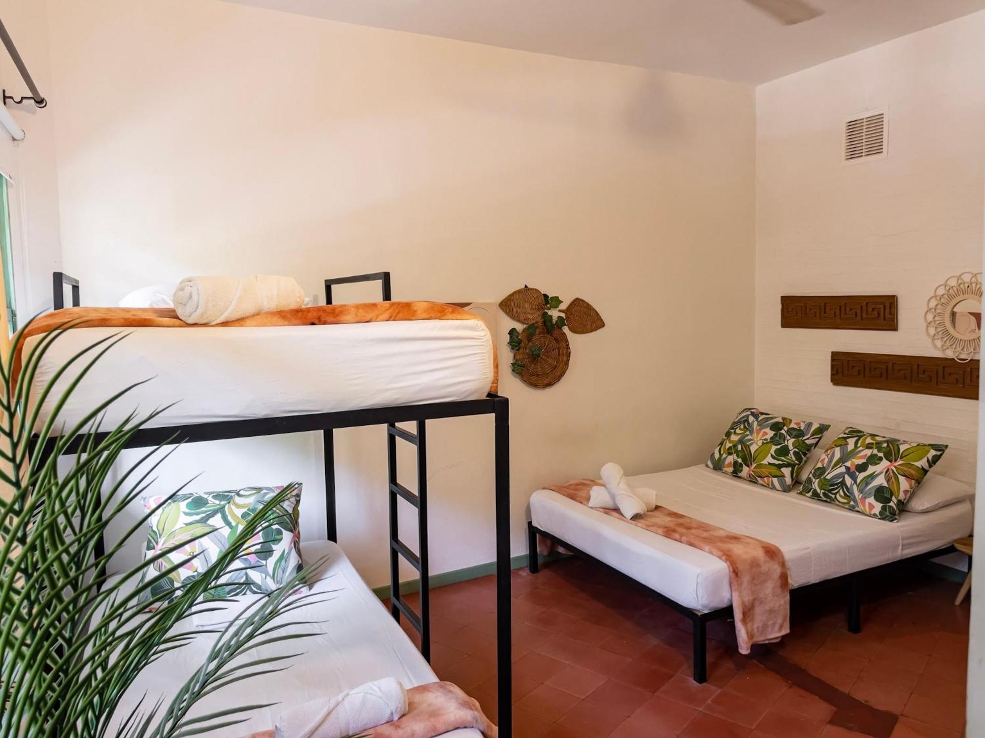 Centro Hostel Medellin Bagian luar foto